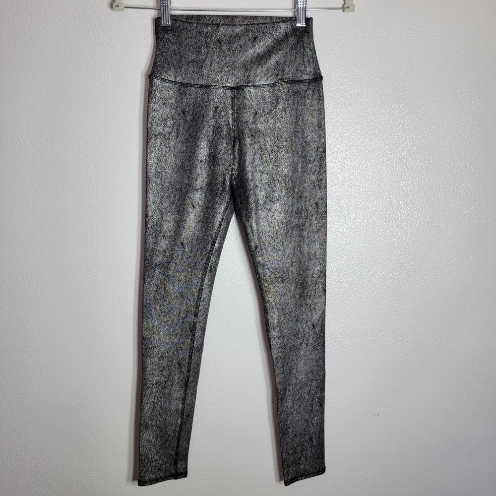 Alo Yoga‎ Silver Airbrush Leggings Size Small High Rise Full Length Metallic